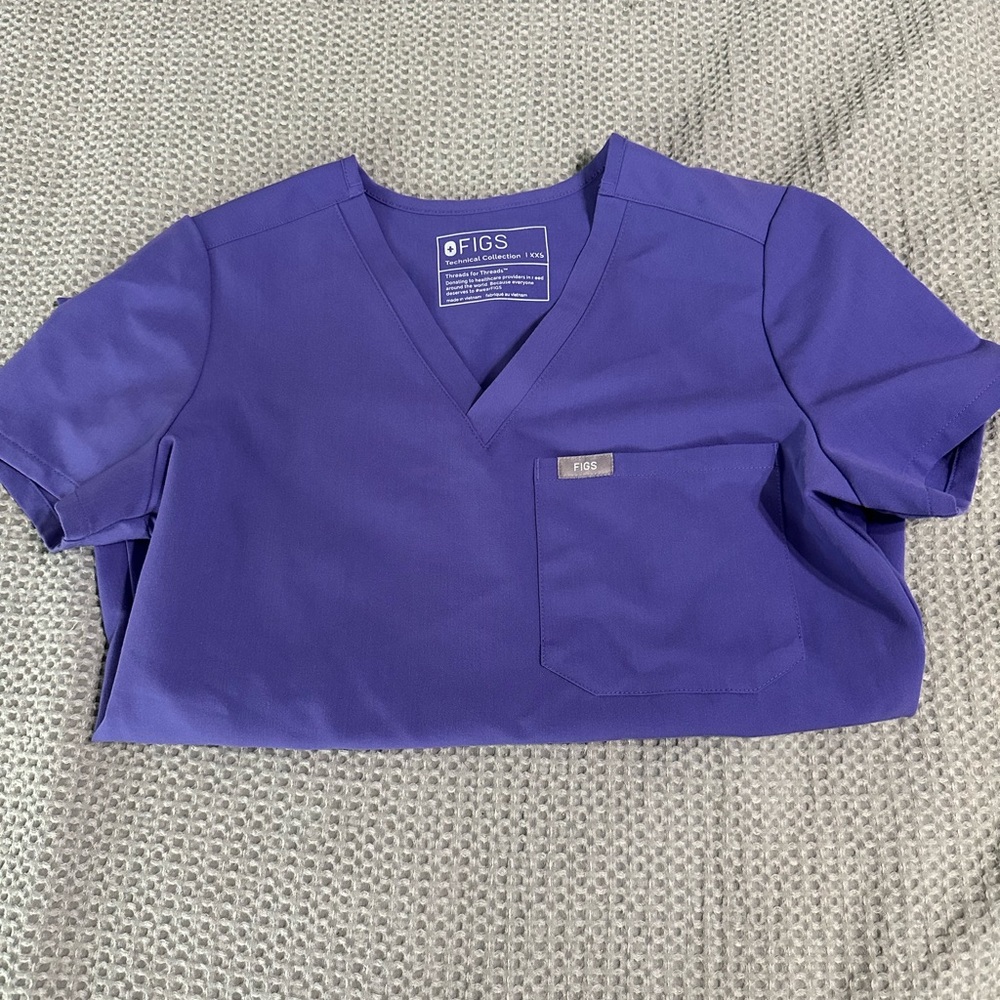 Figs amethyst one pocket scrub top